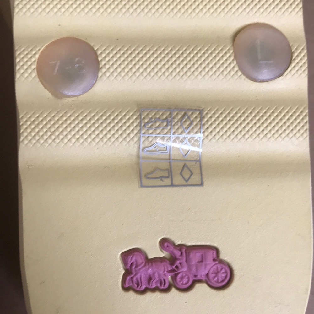 Coach Minnie Flip Flops - Picture 6 of 7